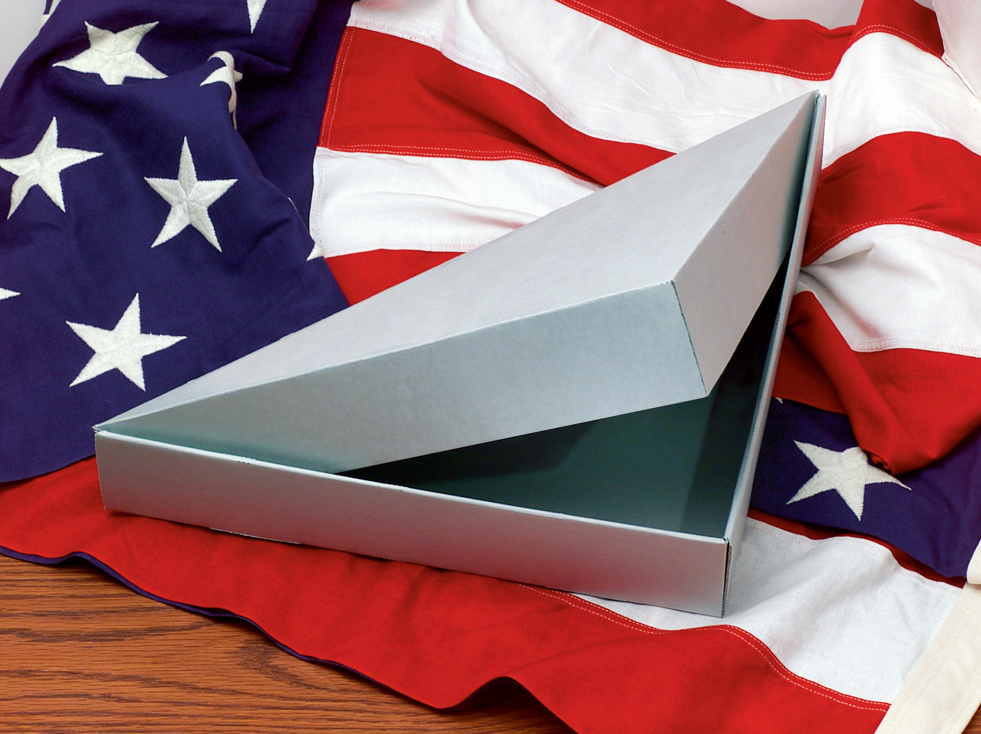 Gaylord Archival® E-flute Clamshell Flag Box