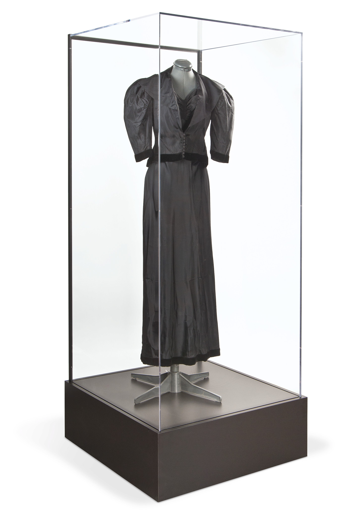 Gaylord Archival® Mannequin Exhibit Case